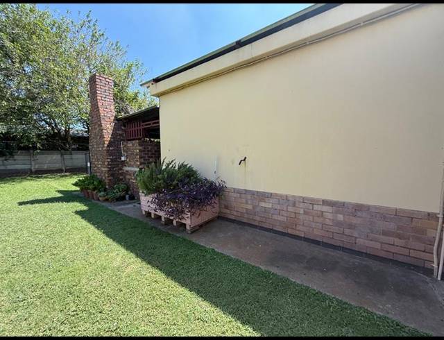 4 BEDROOM HOUSE FOR SALE IN VANDERBIJLPARK CE 2